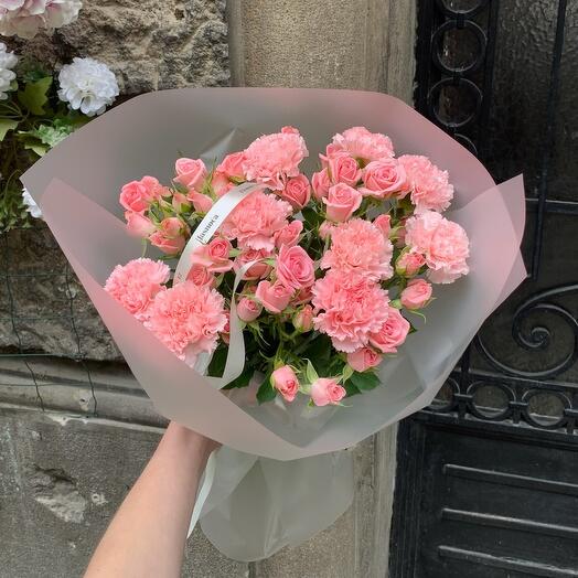 Duo spray roses and dianthus