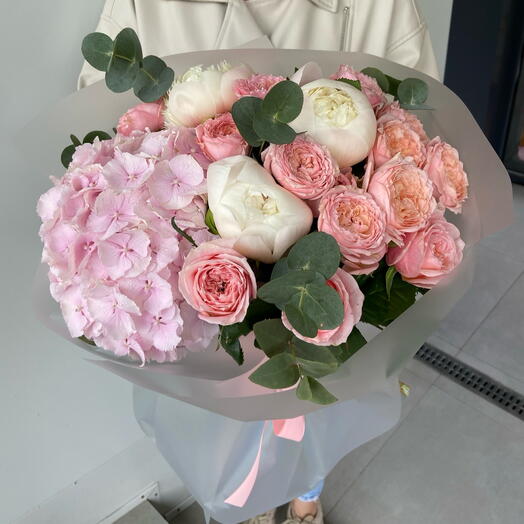 Модный букет с гортензией «Глори»