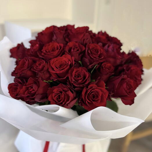 50 red roses