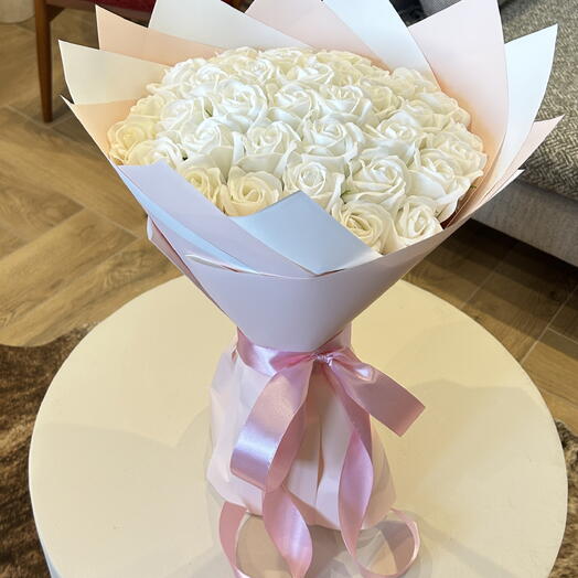 ramo flores de jabón rosas blancas regalo día de la mujer boda agradecimiento