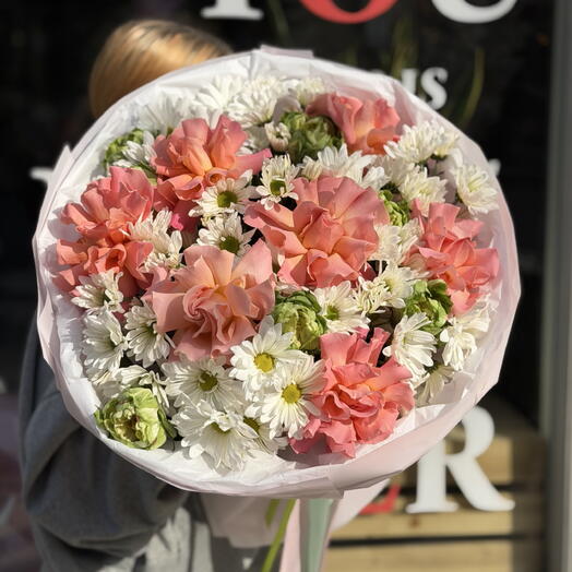 Wild Handful Bouquet Medium Size (French Hermosa Roses, Daisy, Veggie Roses)
