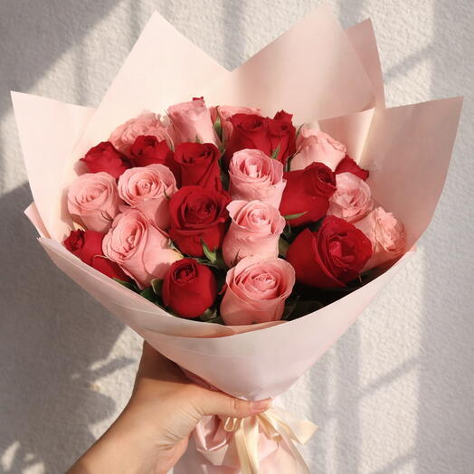 Bouquet Elegancia de Rosas Rojas y Rosadas – Ramo Romantico Premium