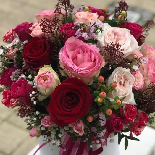 Red-pink-white flower box
