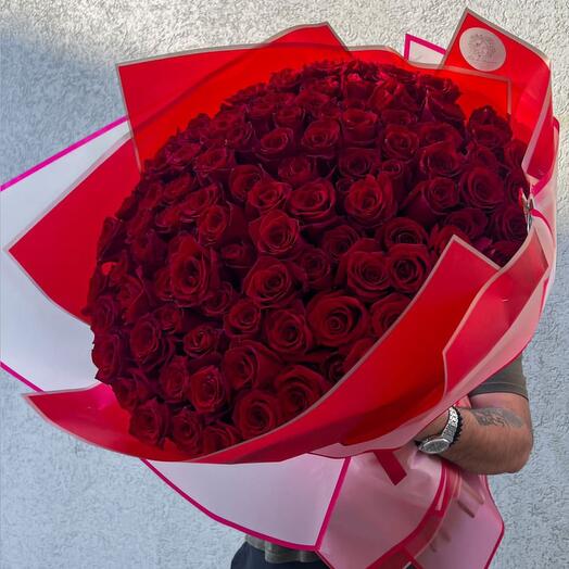 Букет из 101 красной розы сорта "Эксплорер"