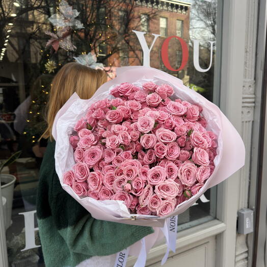 Моно-букет із рожевих спрей-троянд 41 стебло