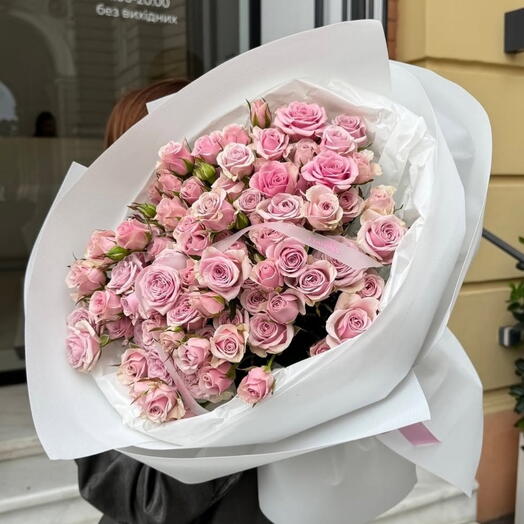 Букет из 15 кустовых нежно сиреневых роз