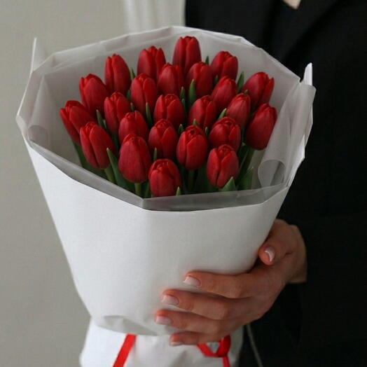 25 Red Tulips