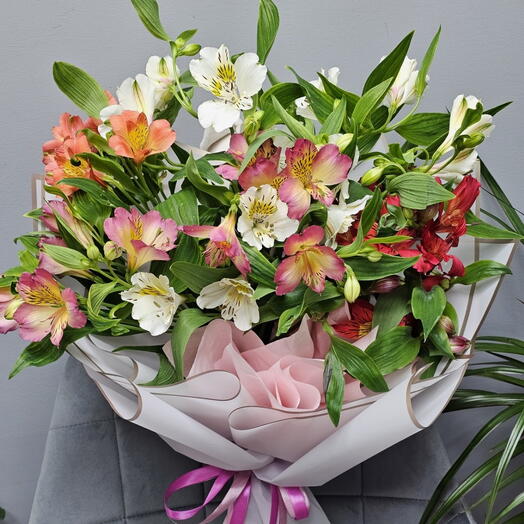 Букет альстромерии