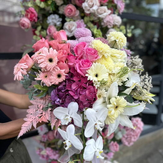 Art mixed flower bouquet