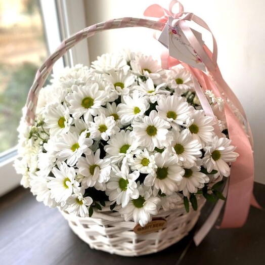 Корзина с цветами хризантемы