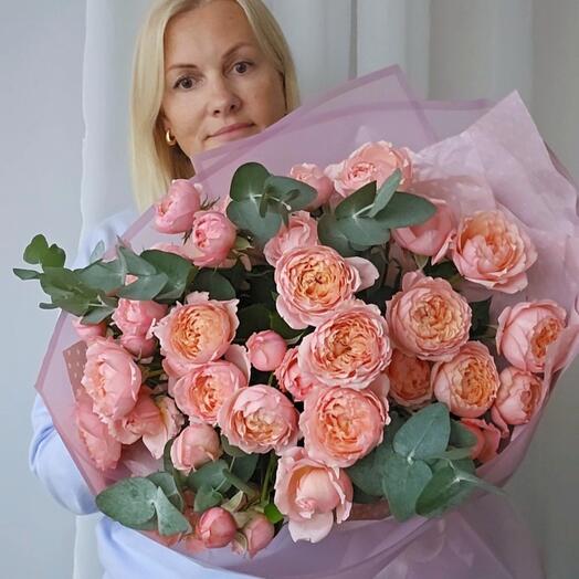 "If you want to surprise someone" - bouquet of spray peony roses