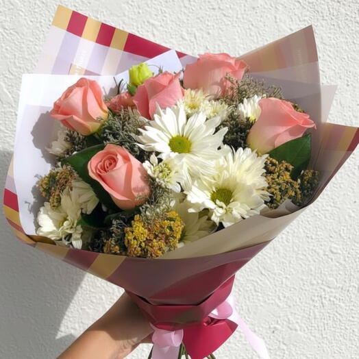 Ramo Dulce Amanecer con Rosas Rosadas y Margaritas Blancas