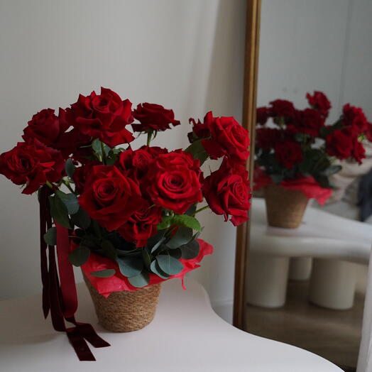 Red rose basket
