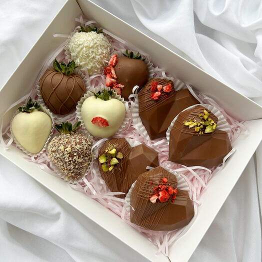 Dubai chocolate hearts and chocolate dipped strawberries