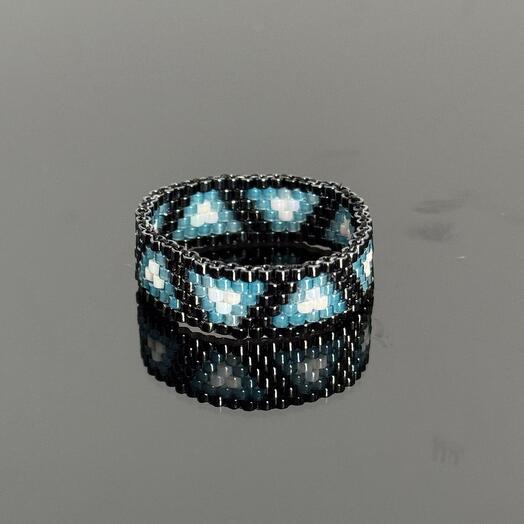 Ring with a geometric pattern