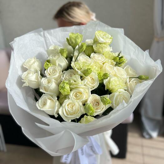 Roses and lisianthus