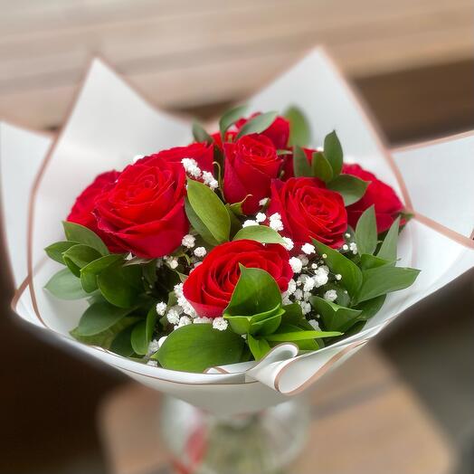 Bouquet of 9 red roses