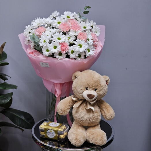 Нежный букет, медвежонок и феррерро