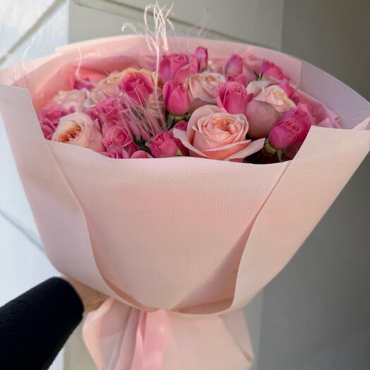 Pfingstrosenartige Rosen mit spray Rosen