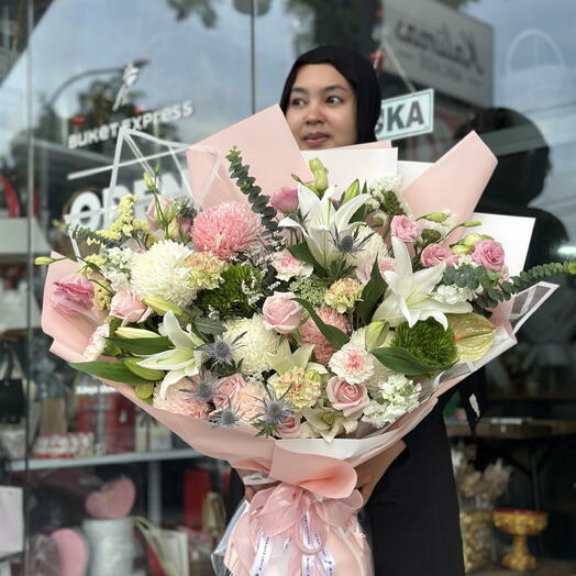 Bouquet mix pink flowers