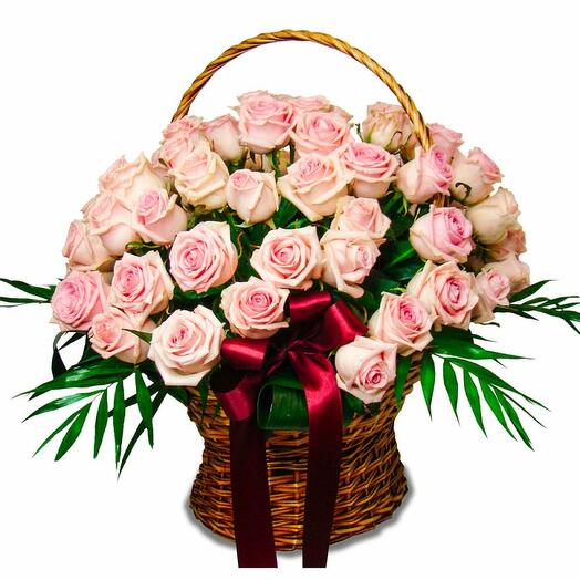 Pink roses in the basket