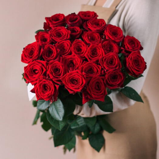 25 red roses