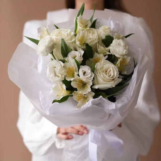 Альстромерия с розами