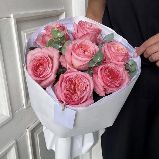 Пионовидные розы «Pink Expression» с эвкалиптом