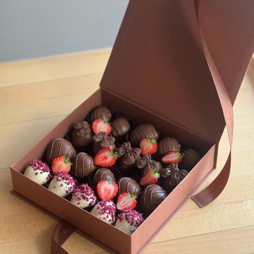 Choco box with 20 strawberries