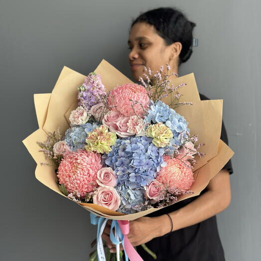 Bouquet Blue hydrangea with pink flowers