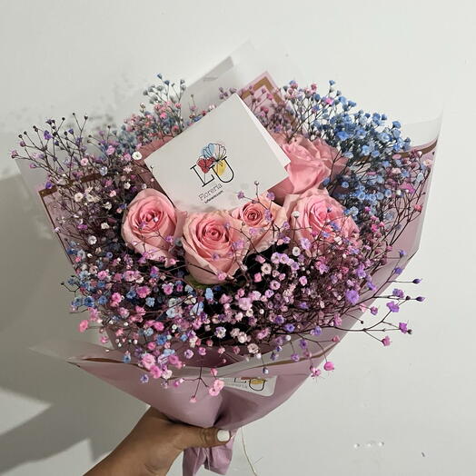 Ramo rosa rosada gypsophilia de colores