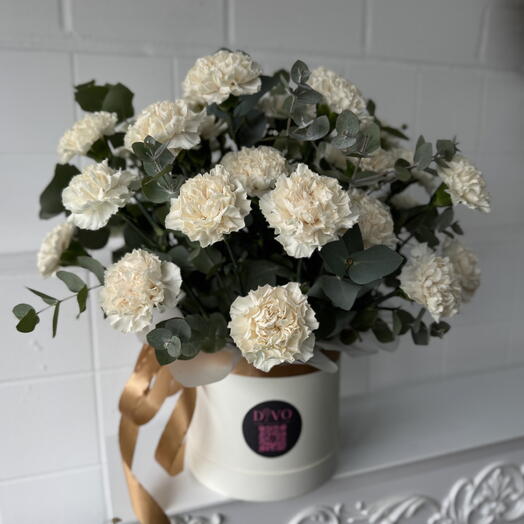 Hat box with carnations