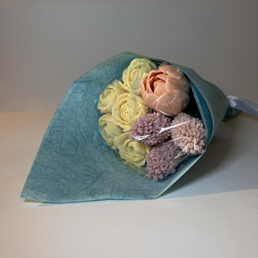 Шоколадный букет «Весенний» ( тюльпан, серень и пионы)