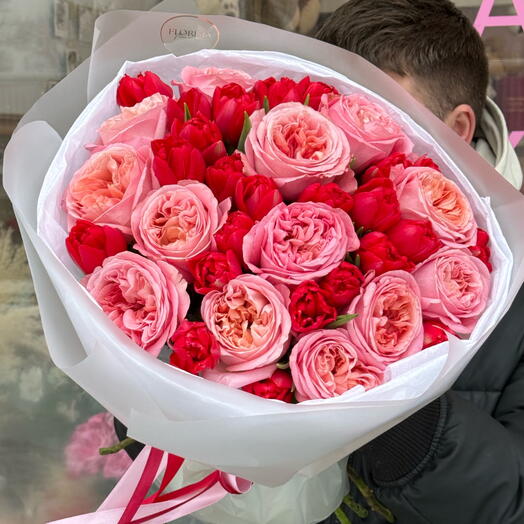 Mix di rose peoniche e tulipani