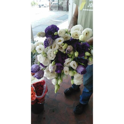 bouquet of lysianthus