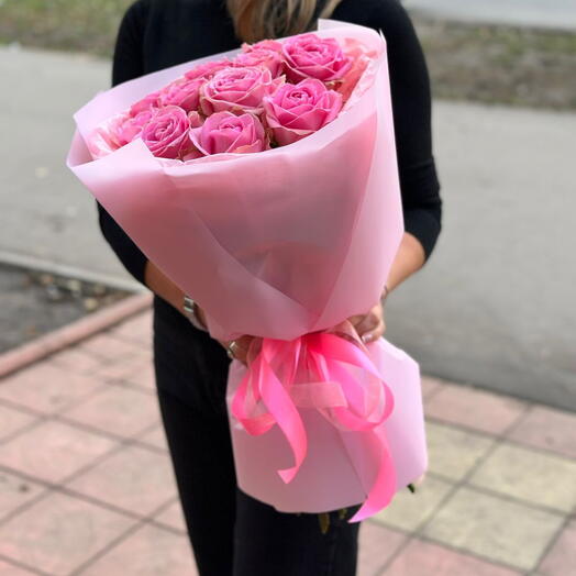 11 pink roses