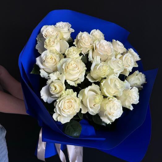 21 White Ecuadorian Roses