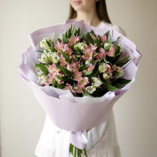 Микс альстромерий в нежном оформлении