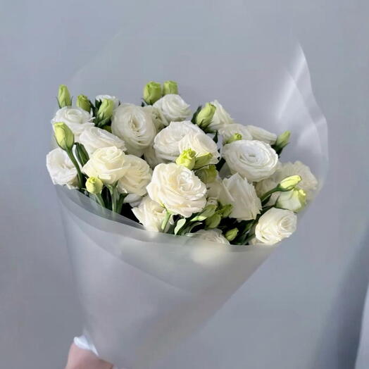 🌸 Bouquet of white eustoma