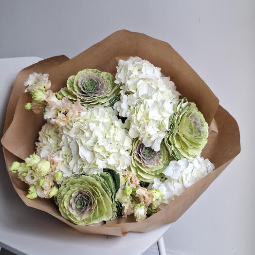 Bouquet Brassica and hortensia