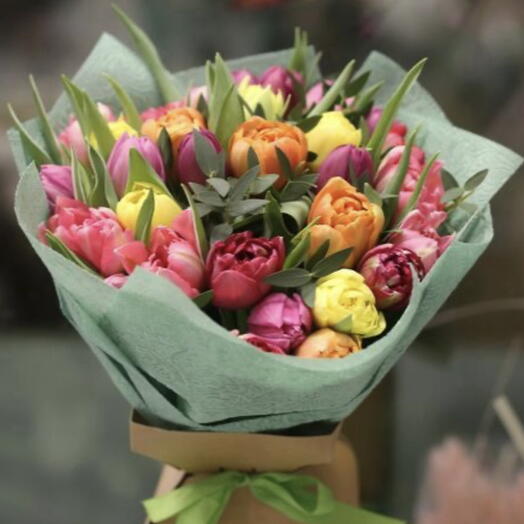 Mixed tulip bouquet 11piece