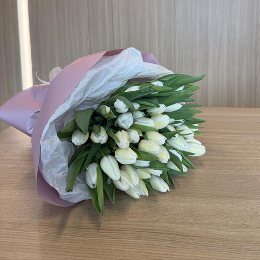 50 white tulips bouquet