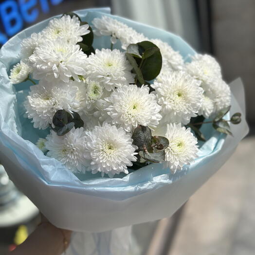 Bouquet of white chrysanthemums