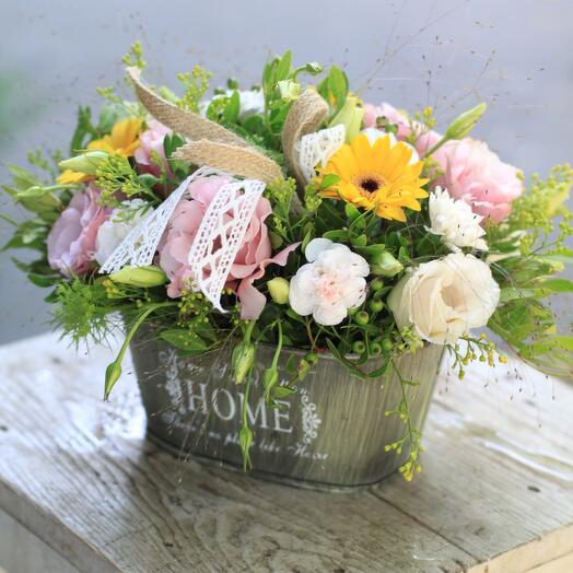 Spring arrangement in a metal