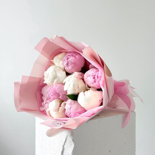 White and pink peonies bouquet 11pcs