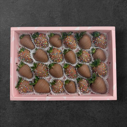 Milk Chocolate Covered Strawberries Gift Box