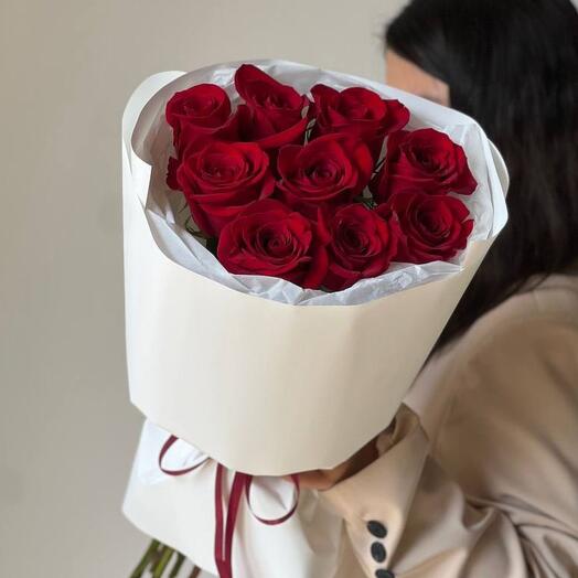Букет из 9 красных роз «Alina»