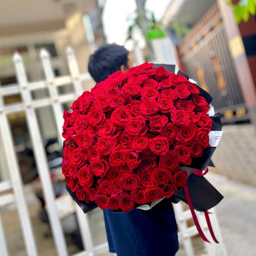Luxury 101 red roses bouqet