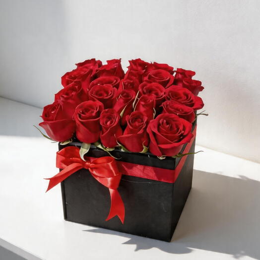 Caja Premium de 25 Rosas Rojas en Caja Negra – Arreglo Elegante y Romantico