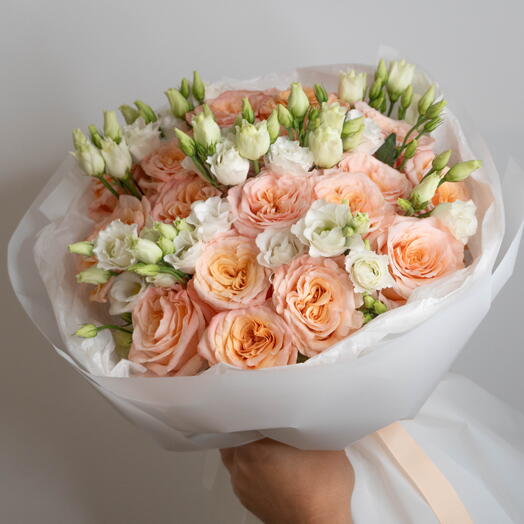 Delicate Bouquet Roses and Lisianthus